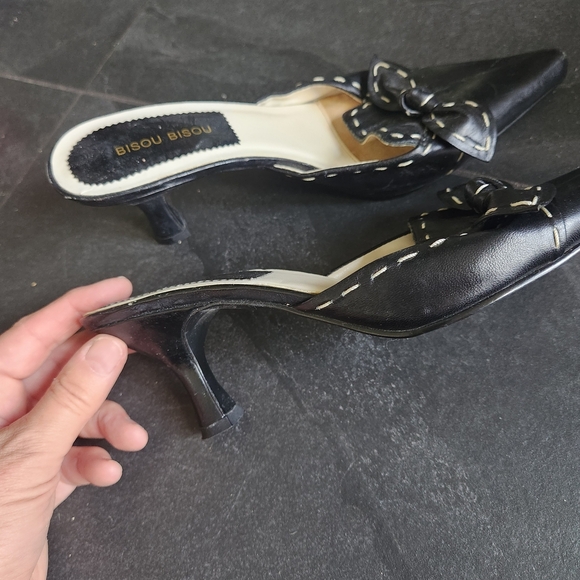 Bisou Bisou Black Heels with Elegant Ruched Design - Picture 3 of 6